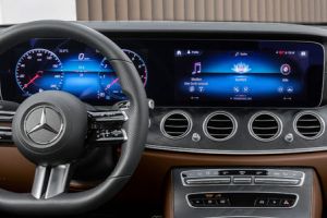 Prima imagine cu interiorul lui Mercedes-Benz Clasa E Coupe şi Clasa E Cabrio facelift: ambele modele vor fi prezentate în 27 mai