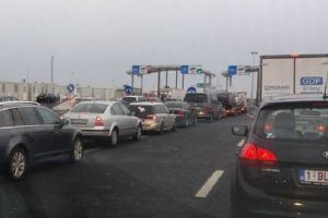 Ministrul de Interne, Marcel Vela, anunţă deschiderea a încă cinci puncte de frontieră în urma aglomeraţiei din vama Nădlac