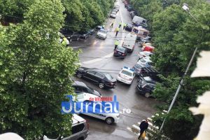 ACUM: Femeie lovită de o maşină pe strada Bucegi, din Focşani