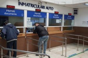 FOTO: Serviciile de permise auto, înmatriculări şi paşapoarte şi-au reluat activitatea!