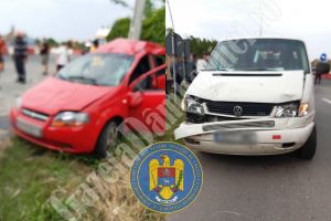 TĂRTĂȘEȘTI: Două persoane încarcerate în urmă coliziunii dintre un autoturism şi un microbuz