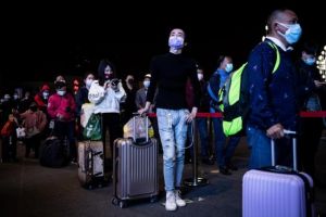 Românii care vin din străinătate intră obligatoriu în izolare la domiciliu, împreună cu familia: Cei care vor, pot opta pentru carantina instituţionalizată
