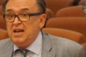 Opriţi-vă, măi! Unde dracu’ vreţi să ajungeţi cu manevrele voastre, cu permutările diabolice?!