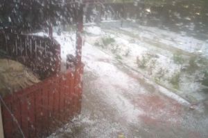 Grindina şi vijeliile au făcut ravagii în mai multe zone din ţară