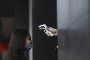 Reguli pentru instituţiile publice şi agenţii economici/ În ce constă triajul epidemiologic şi cum se face accesul în spaţiile închise