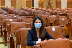 Deputatul Violeta Răduţ susţine plafonarea preţului la medicamentele şi alimentele de strictă necesitate