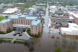 VIDEO Aproape 11.000 de persoane au fost evacuate după fisurarea a două baraje în SUA