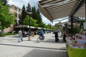 Piaţa temporară şi vineri, doar pentru producătorii agricoli