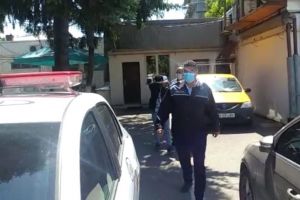 MANDATE DE ARESTARE ÎN LIPSĂ PENTRU ROMI DIN VÂLCEA