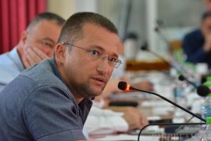 Liberalul Sebastian Lascu şi-a dat demisia din Consiliul Judeţean Bihor, pentru că nu mai poate „sta la masă” cu Pásztor Sándor