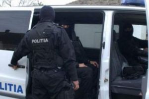 Mureşeni de 15 şi 22 de ani reţinuţi pentru tâlhărie!