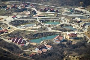 Lacurile de la Ocna Sibiului se redeschid – Când vom putea merge din nou pe ”Litoralul Ardealului”