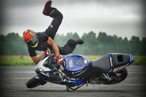 Recomandări ale poliţiştilor pentru biciclişti şi motociclişti
