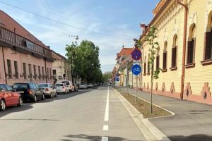 Aproape un kilometru de pistă pentru biciclete a fost dat în folosinţă pe strada Mihai Eminescu (FOTO)