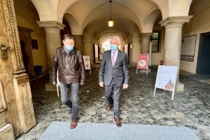 FOTO: Prefectul Sibiului îi îndeamnă pe sibieni să meargă la Muzeul Brukenthal