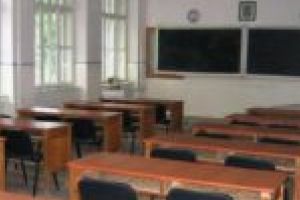 Peste 100 de elevi cărăşeni din anii terminali au spus „pas” întoarcerii la şcoală din 2 iunie