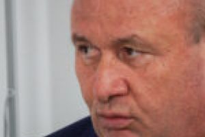 PNL a terminat cu clientela politică şi cu secretarele! Acum a trecut la chelneri, la şef de sală şi pompe funebre!
