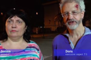 FILMUL COMPLET al scandalului de la supermarket, unde un bărbat a fost încătuşat după ce a refuzat termoscanarea la intrarera în magazin