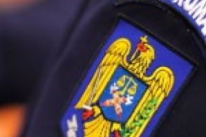 Un tânăr de 18 de ani şi un minor de 12 de ani sunt bănuiţi de săvârşirea unei infracţiuni de tâlhărie