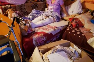 Femeia spulberată de o maşină, de mână cu propriul copil, în intersecţia de la Carrefour are nevoie de ajutor. Apel către toate mămicile