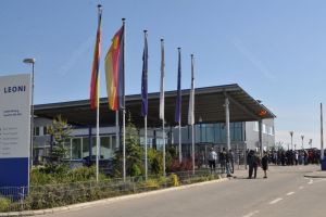 Leoni Bistriţa vrea să facă testare în masă fiindcă patru angajaţi au Covid-19. Cum se implică autorităţile