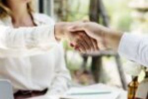 Ajutor pentru agenţii economici. CCIAT înregistrează şi face menţiuni online la Registrul Comerţului