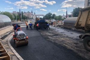 Bulevardul Magheru a fost asfaltat parţial deasupra pasajului subteran (FOTO)