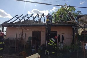 Incendii devastatoare în două bucătării ale unor case din Diosig şi Vintere