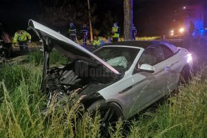 Patru răniţi, din care doi grav, după ce un tânăr de 18 ani a intrat cu un BMW pe contrasens