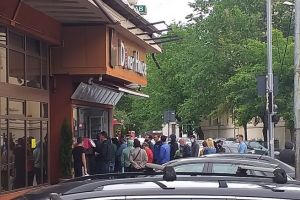 Un ploiestean a reclamat la DSP si Primarie aglomeratia din autobuze si de la shaormerii