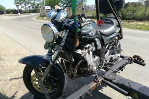 FOTO: Ce spun poliţiştii despre accidentul în care un motociclist a fost rănit