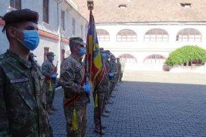 FOTO| Ceremonie militară la Batalionul 136 Geniu ”Apulum”, dedicată înmânării armamentului individual soldaţilor profesionişti, seria mai şi trecerea în rezervă a unui ofiţer