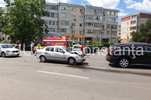 Constanta: Carambol pe bulevardul Alexandru Lapusneanu. Trei masini s-au ciocnit in lant (galerie foto)   