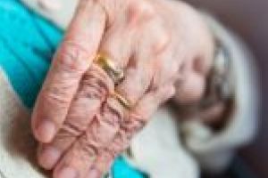 Dosar penal înainte să aibă buletin! Doi copii din Lugoj au tâlhărit o bătrână pentru 100 de lei şi două telefoane