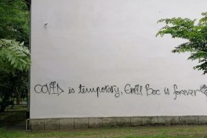 „Covid is temporary, Emil Boc is forever” – Mesajul scris de un clujean pe un zid din zona centrală.
