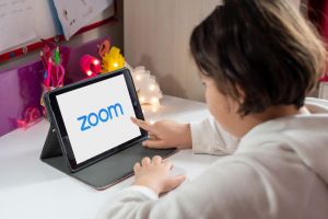 Învăţământul digital în şcolile harghitene: asigurarea de şanse egale la educaţie pentru toţi elevii