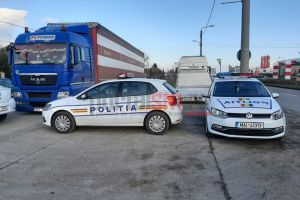 Razii ale Poliţiei pe şoselele judeţului. 20 de şoferi au rămas fără permis