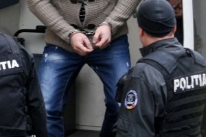 Proxenet orădean, prins gonind la volanul unui Passat CC cu permis de conducere fals