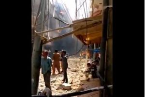 Un avion cu aproape 100 de oameni la bord s-a prăbuşit într-o zonă rezidenţială din Pakistan