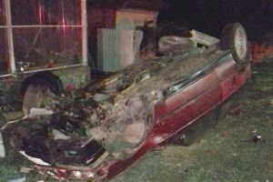 Accident rutier în localitatea Manasia. Un autoturism s-a răsturnat pe marginea drumului şi a rupt ţeava principală de alimentare cu gaze
