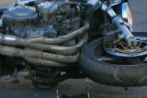 Motociclistul din Armeniş, implicat duminică într-un accident rutier, a ieşit pozitiv la COVID-19. Medicii de la Caransebeş i-au salvat viaţa