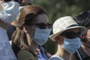 Măşti de protecţie gratuite pentru românii săraci