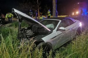 Patru răniţi, din care doi grav, după ce un tânăr de 18 ani a intrat cu un BMW pe contrasens