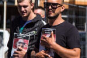De ce nu are cătuşe pe mâini tânărul care l-a băgat în pământ pe „Bordură”?!