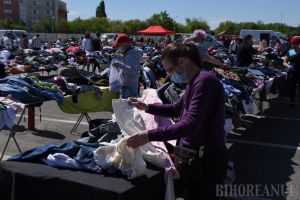 Dor de Ócska: Peste o mie de orădeni au fost la cumpărături în Piaţa 100 în prima zi de deschidere după două luni (FOTO)