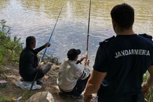 FOTO. Sătmăreni prinşi la pescuit în plină prohibiţie, amendaţi cu câte 600 de lei