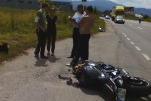 Un motociclist a provocat un accident pe DN1