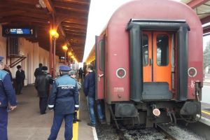 Tânărul care a comis o tâlhărie în trenul Bucureşti- Botoşani, arestat preventiv. Victima, un botoşănean cu deficiente de auz şi vorbire