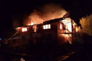 Incendiu la o locuinţă din Comăneşti