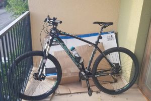 Bicicletă furată din scara blocului, din zona Braytim